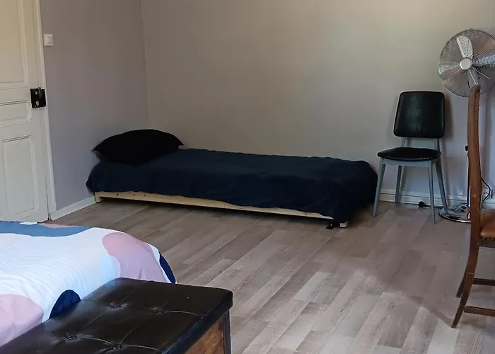 Les Figuiers Bleus Bed and Breakfast Cravenceres