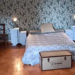 Les Figuiers Bleus Bed & Breakfast