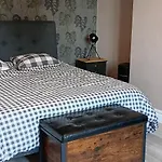 Les Figuiers Bleus Bed & Breakfast