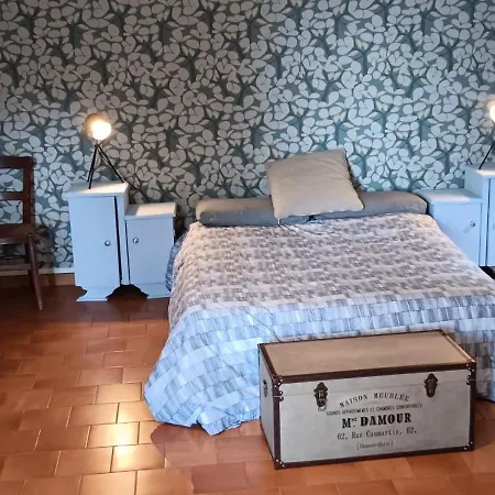 Les Figuiers Bleus Bed & Breakfast