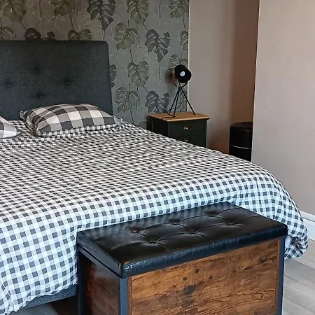 Les Figuiers Bleus Bed & Breakfast